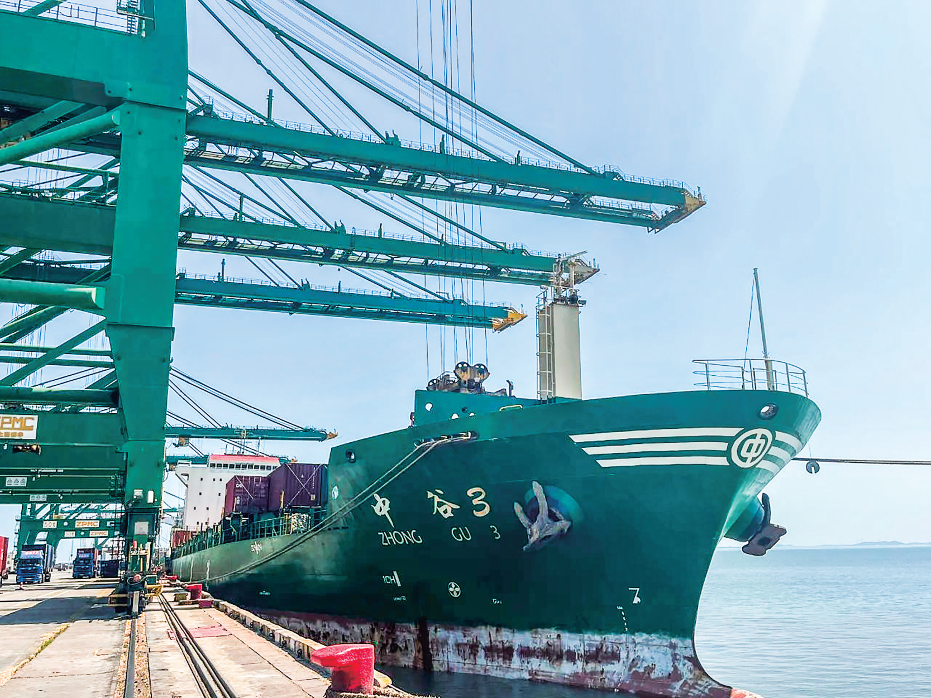 江阴港区实现货物直接在水上卸转装作业