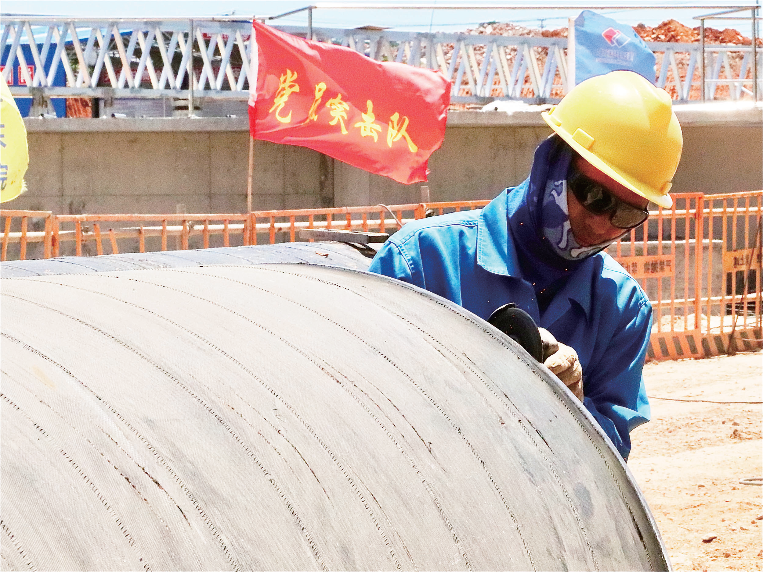 江阴污水处理厂施工人员坚守一线赶工期