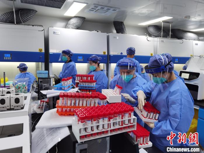 探访福清核酸检测基地：通宵达旦奋战，只为早出报告