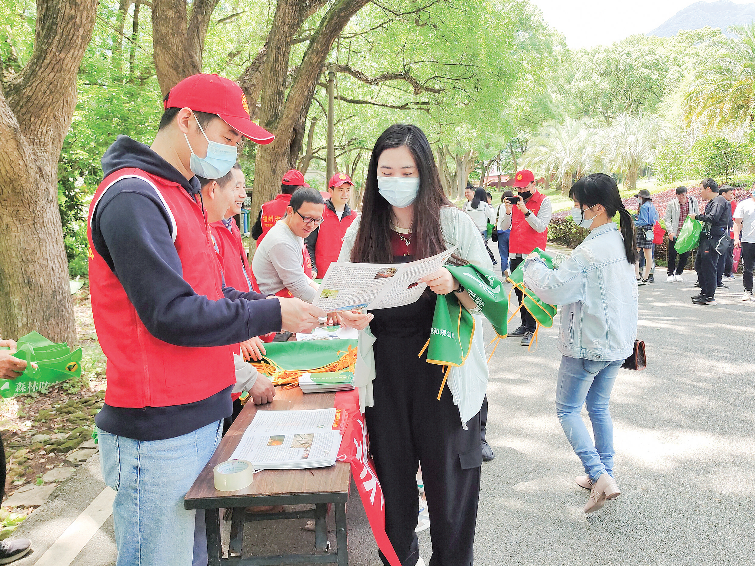 我市开展“爱鸟周”宣传志愿服务活动