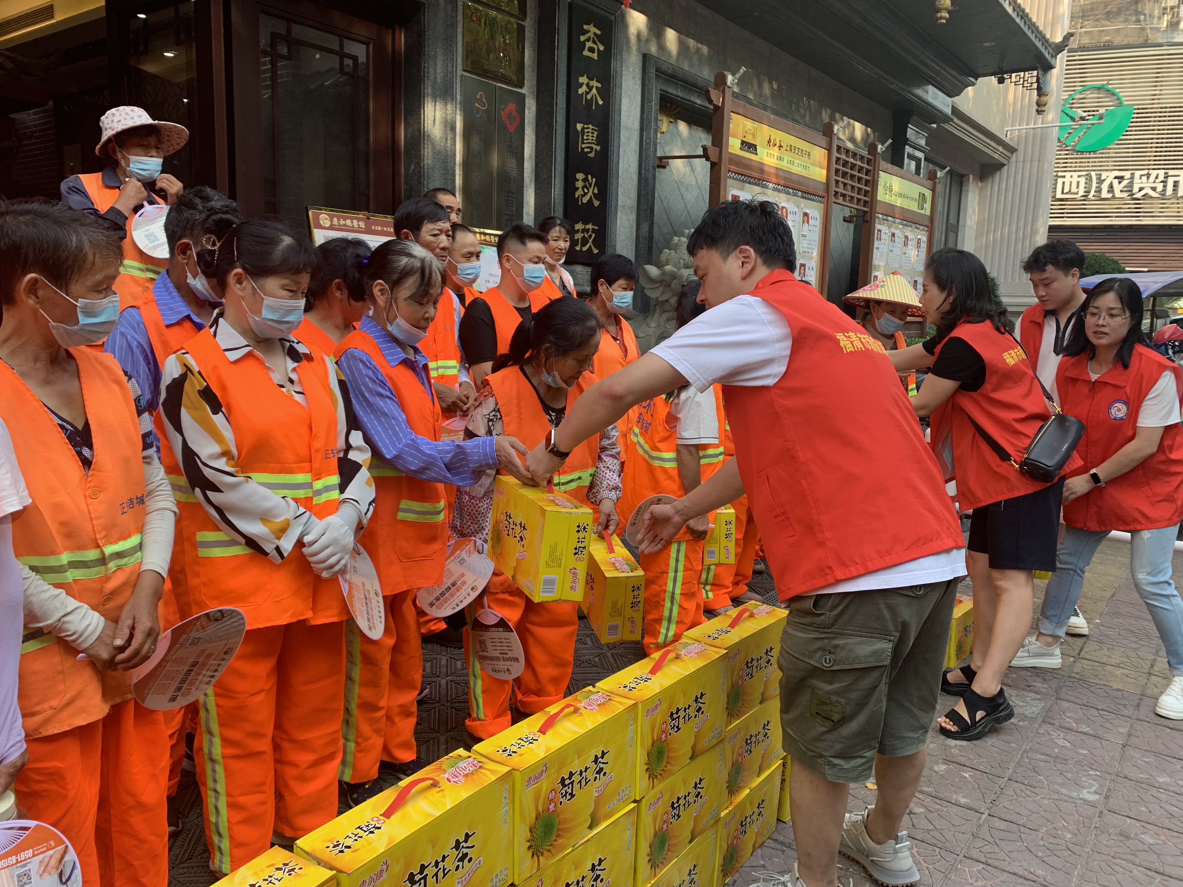 市新阶联组织爱心企业开展公益活动
