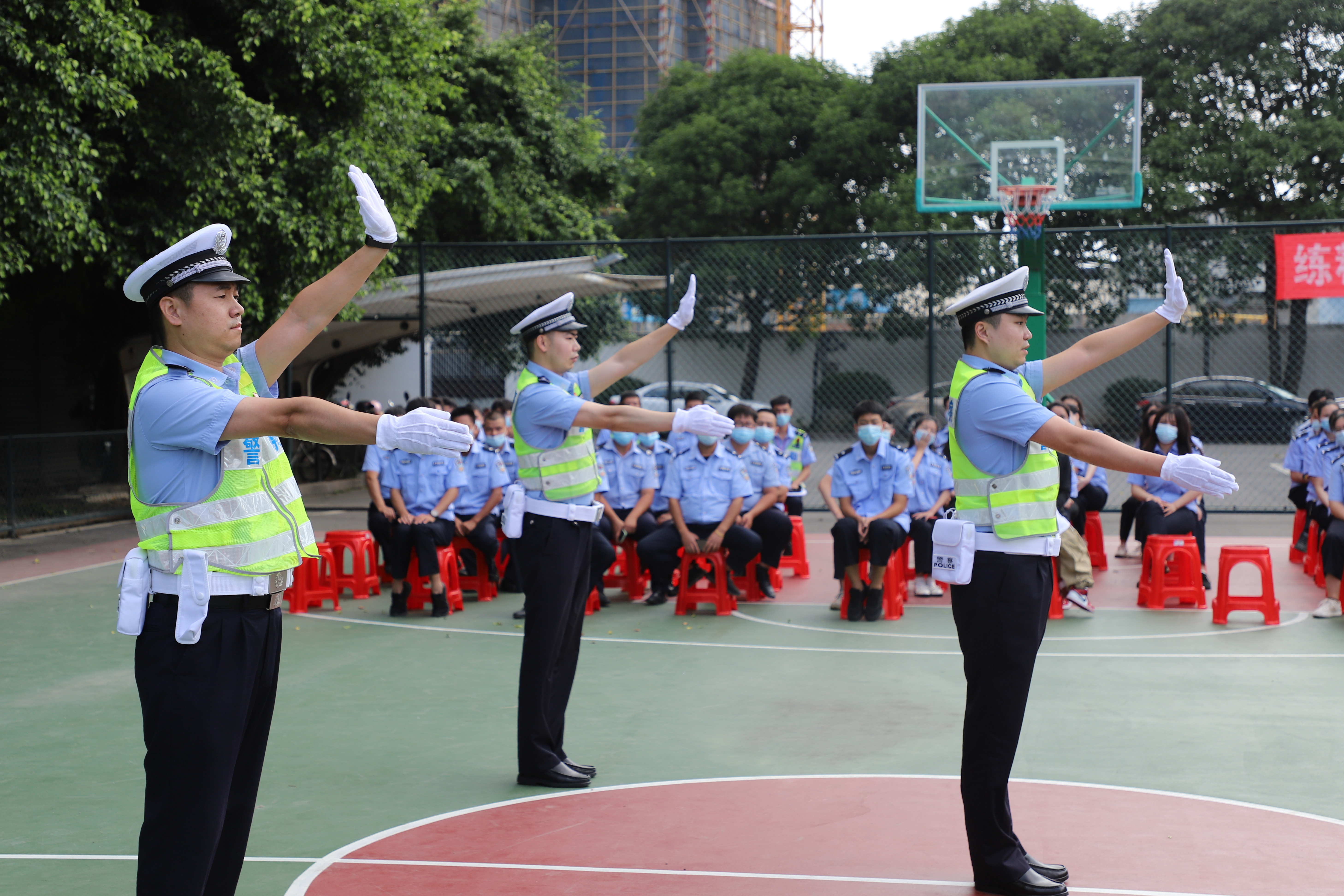 市公安机关2022年警察技能交通手势比<span class=
