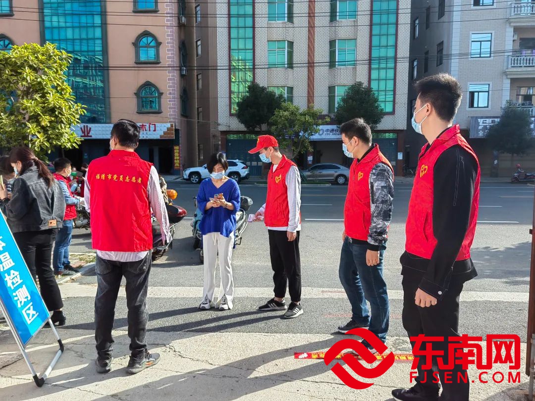 2022年10月26日，福清市检察院派出党员干部前往三山镇，支援当地核酸检测工作1_副本.jpg