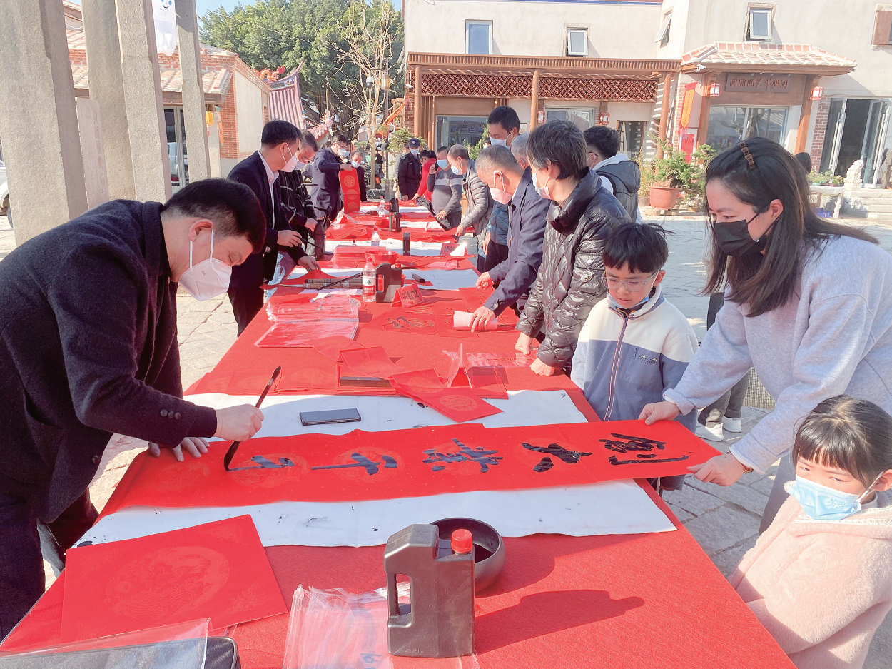 义务写春联 祝福进万家