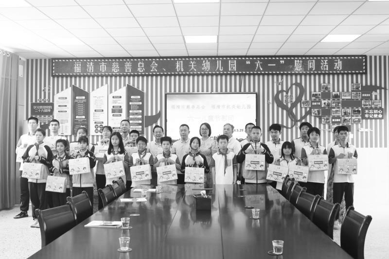 市慈善总会慰问特殊儿童 送上节日祝福